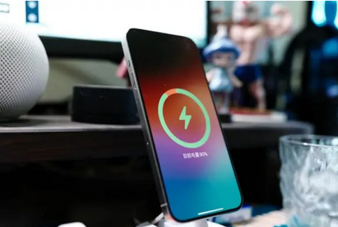 郧西苹果15换屏服务分享用什么充电器给iPhone15充电更好 